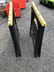 561808