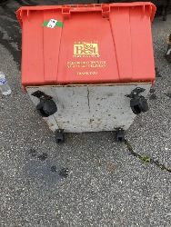 561820