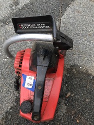 561827