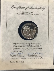 561895