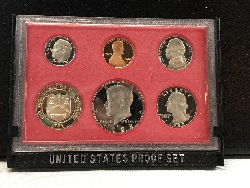 561911