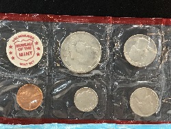 561914