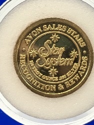 561929