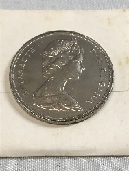 561977