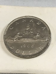 561978