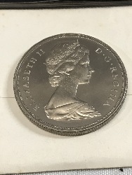 561979