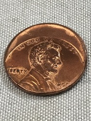 561982