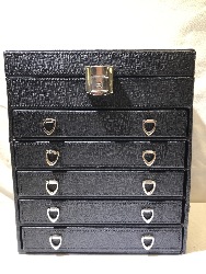 562005