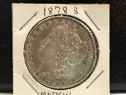 562077