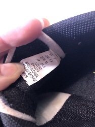 562111