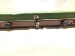 562383