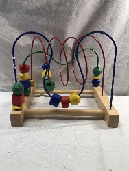 562438