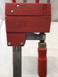 562627