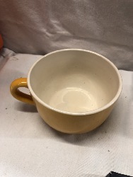 562700