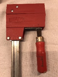 562732
