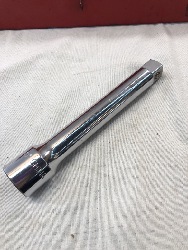562758