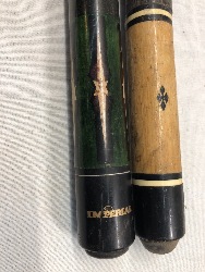 562807