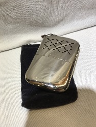 562894