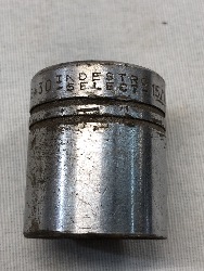 562921