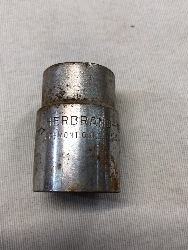 562923