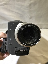 562937