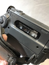 562940