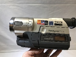 562942