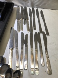 562953