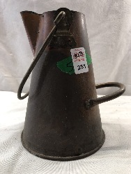 562961