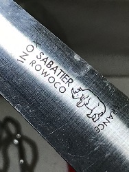 563048