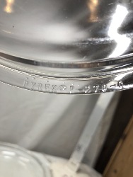 563081