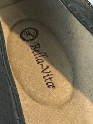 563633