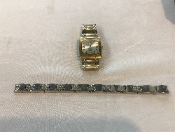 563661