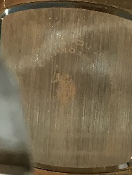 563663