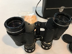 563716