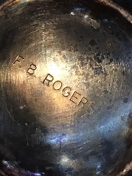 563733