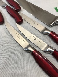 563761