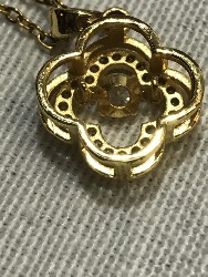 563772