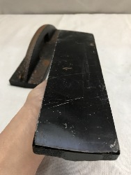 563830