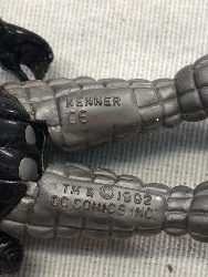 563874