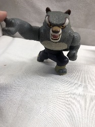 563895