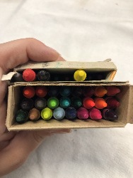 563926