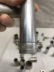 563966