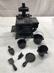 563976
