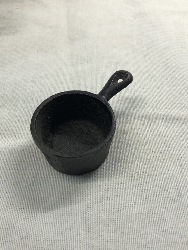 563981