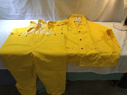 564438