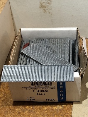 564737