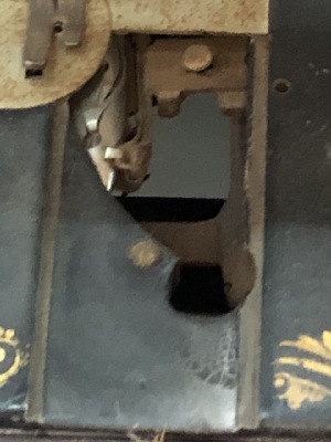 564882
