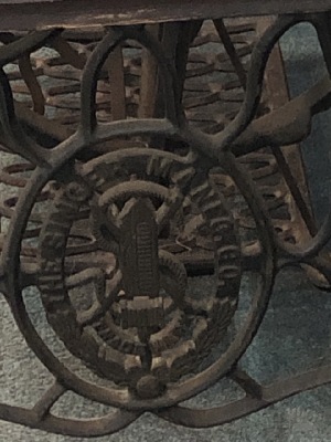 564884