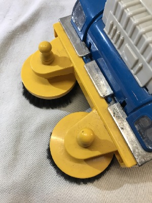 564932